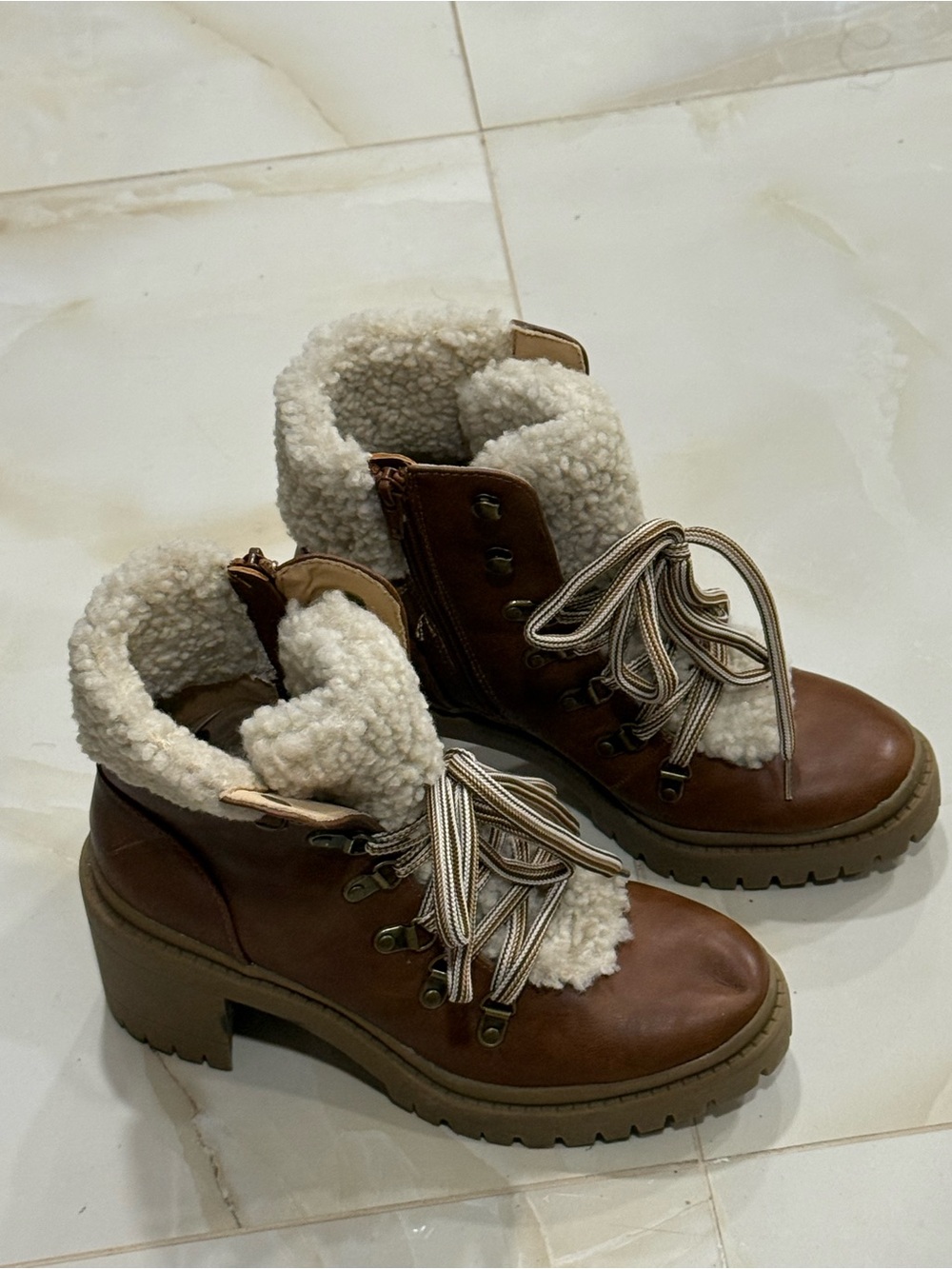 Women's Brown Sherpa-Lined Lace-Up Ankle Boots